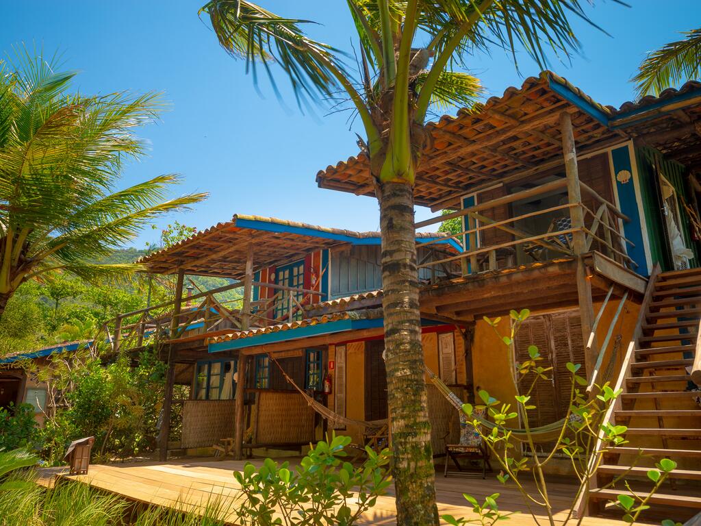 Pousadas de Charme em ilhabela com construção rústica