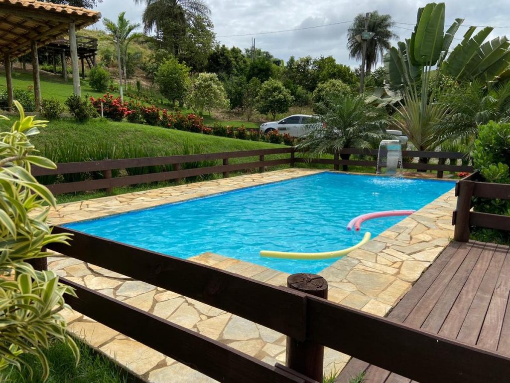 https://www.booking.com/hotel/br/sitio-recanto-do-galo-serra-da-canastra.xb.html?aid=2057270&no_rooms=1&group_adults=2&label=pousadas-em-sao-roque-de-minas