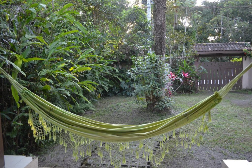 Pousadas Barra do Una com jardim e rede