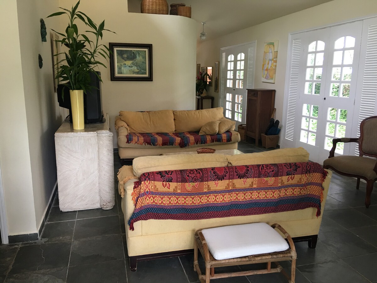 sala da Casa de praia Riviera de São Lourenço, airbnb em Bertioga
