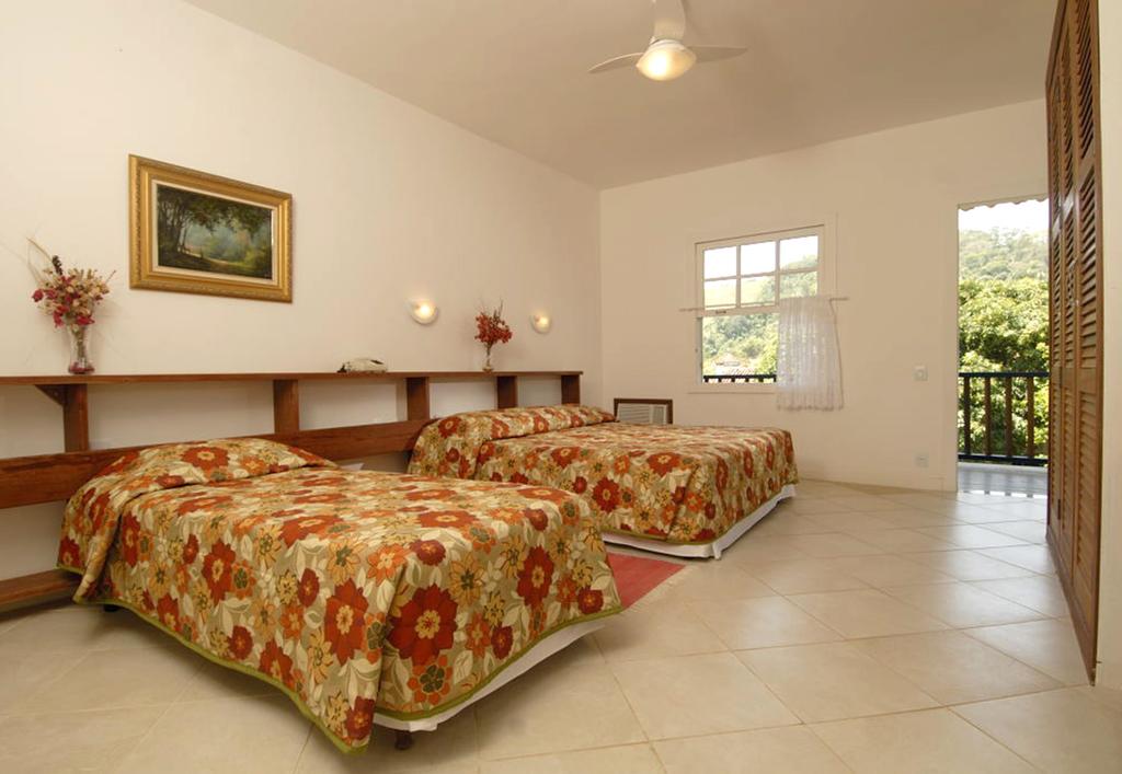 quarto amplo visual clean camas hotel fazenda