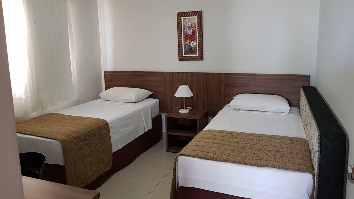 quarto de solteiro do airbnb hotel de luxo em caldas novas