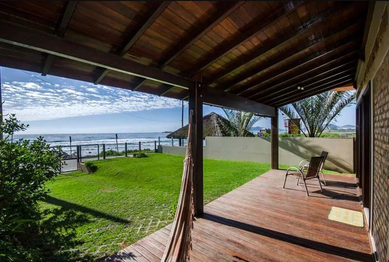 vista da Casa Inteira Beira Mar em Garopaba