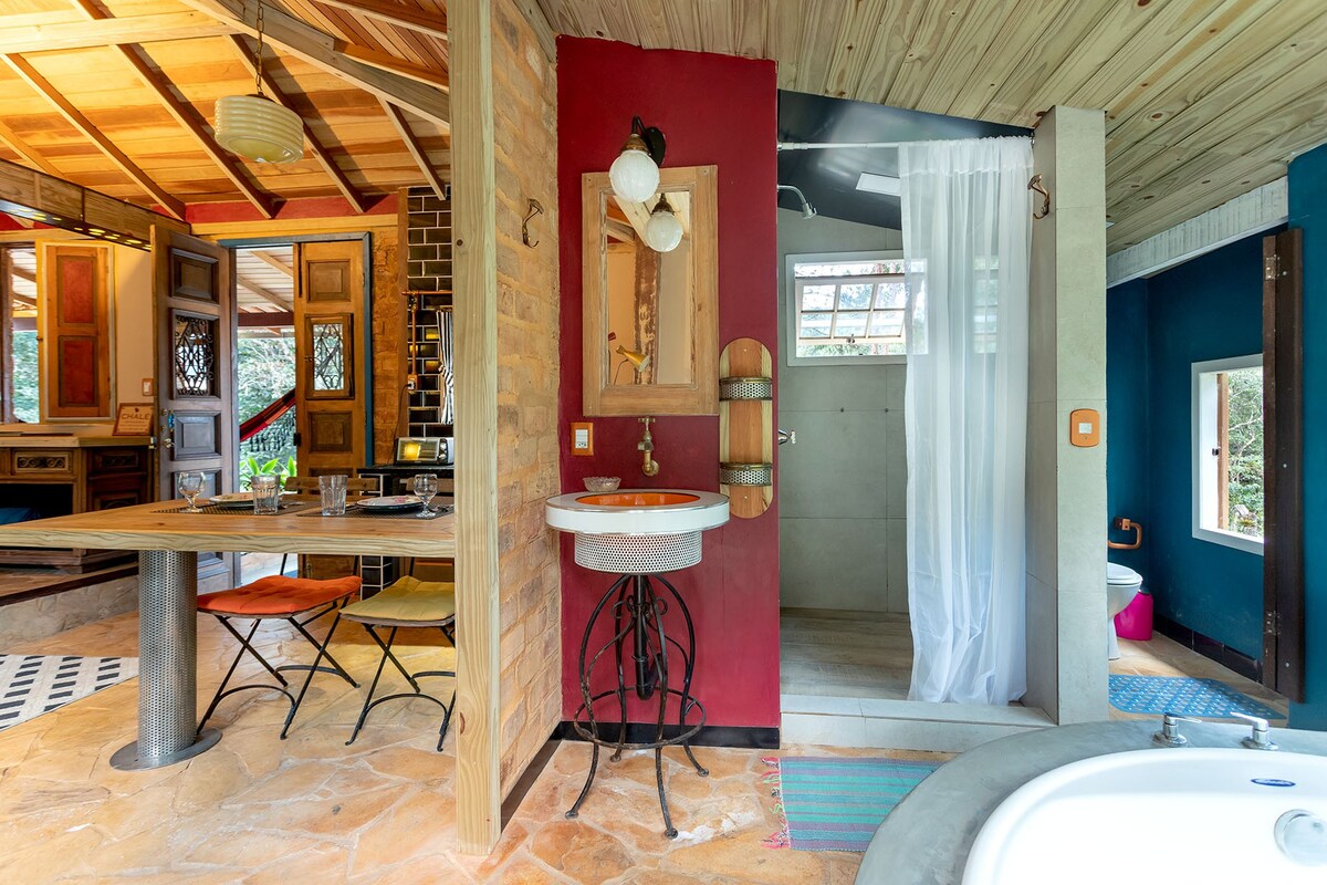 espaço interno do airbnb Cabana em meio a Mata Atlântica em Petrópolis