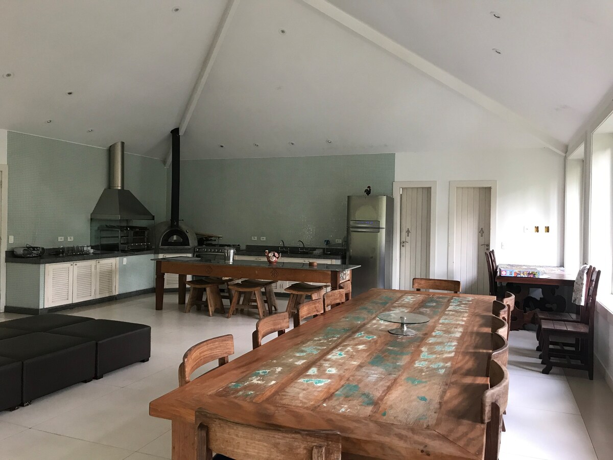 cozinha e copa do airbnb Sua Casa Portuguesa em Petropolis