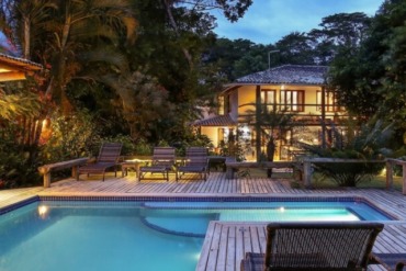 piscina do airbnb Large family house em Trancoso