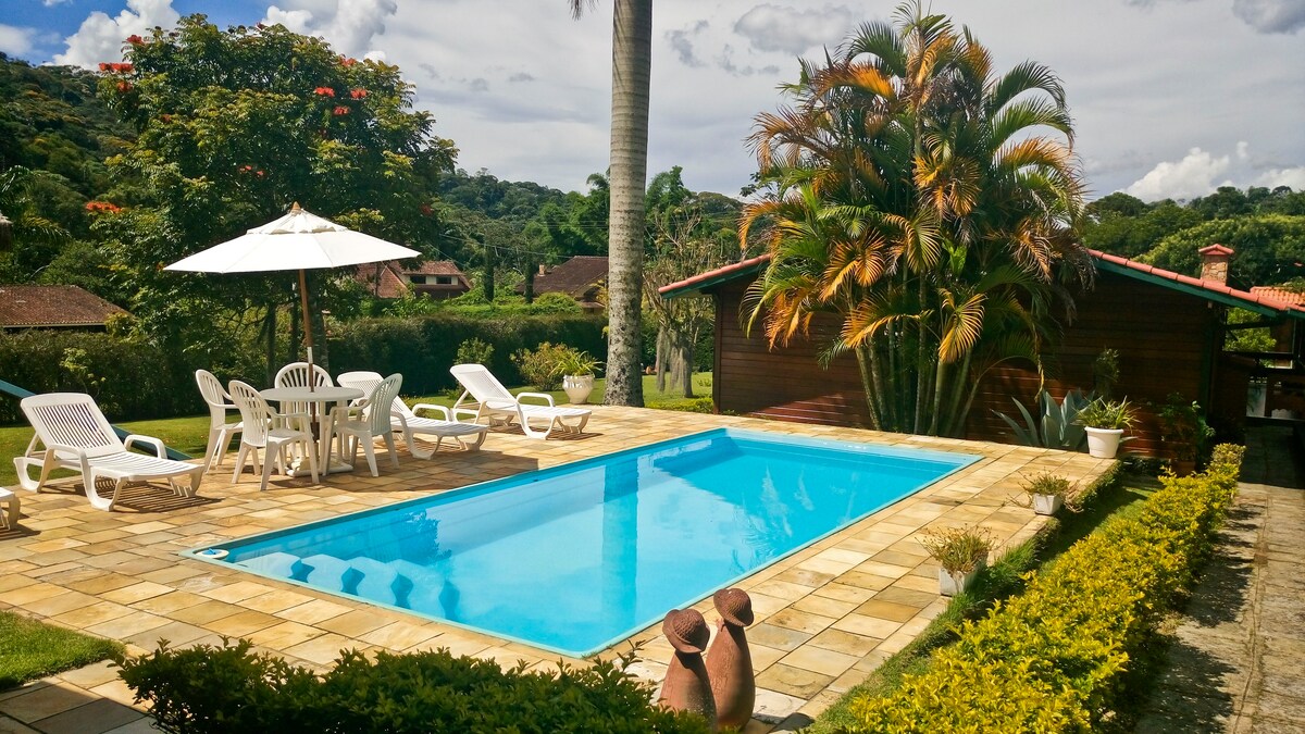 piscina do airbnb Chalé Canoas em Teresópolis