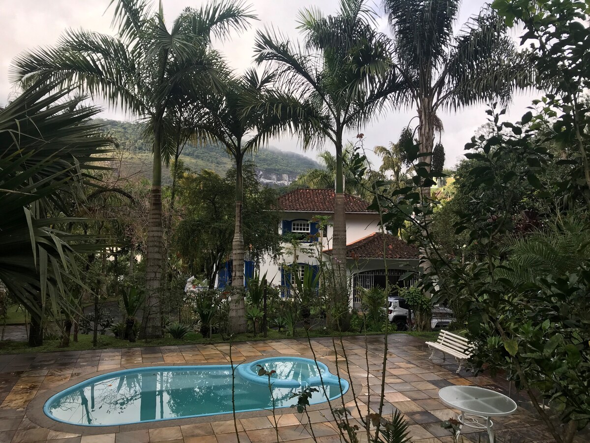 piscina do airbnb Sua Casa Portuguesa em Petropolis