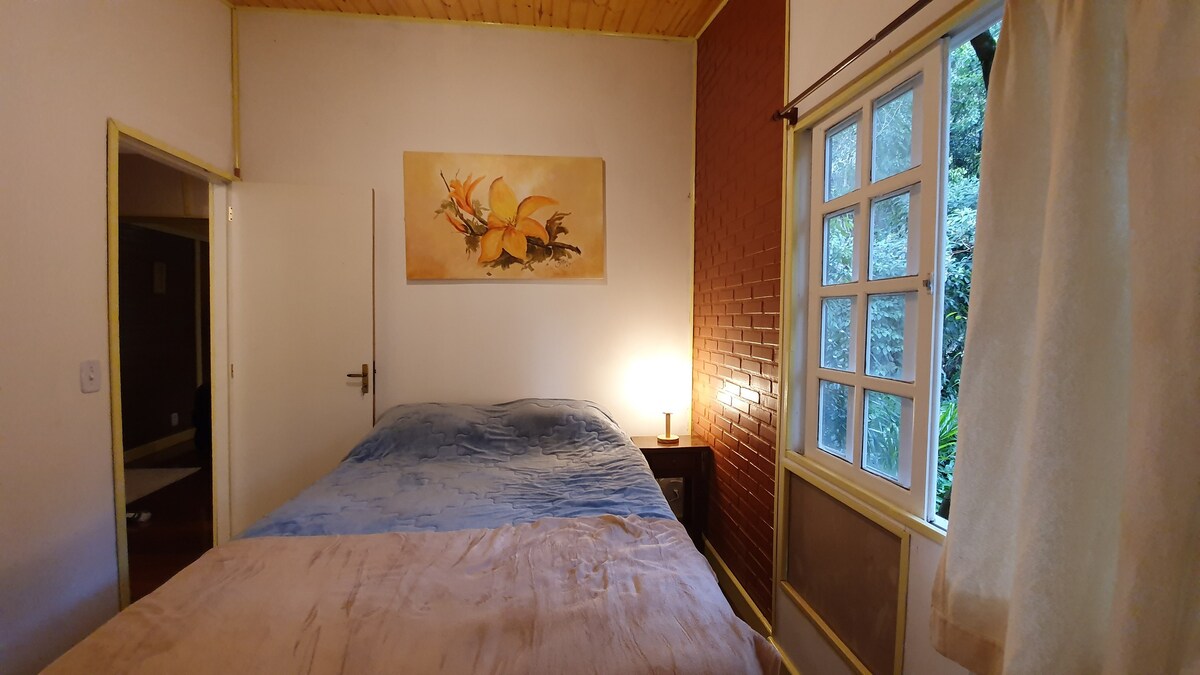 quarto do airbnb Chalé Água em Teresópolis