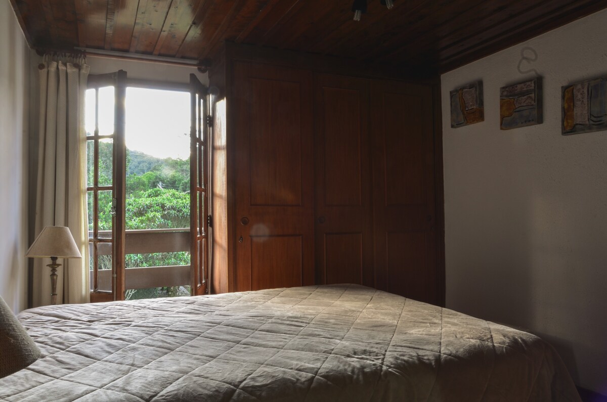 quarto do airbnb Refúgio na Montanha em Teresópolis