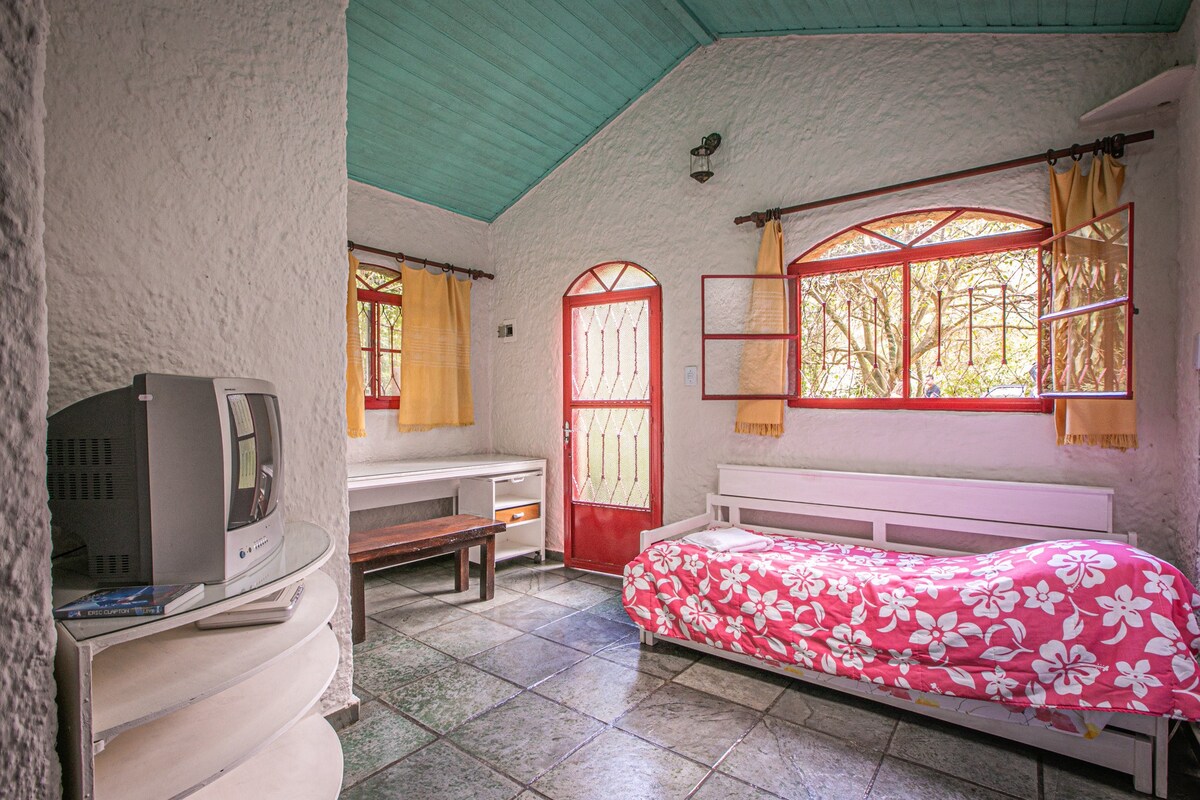 sala do airbnb Chalé Vermelho em Petropolis