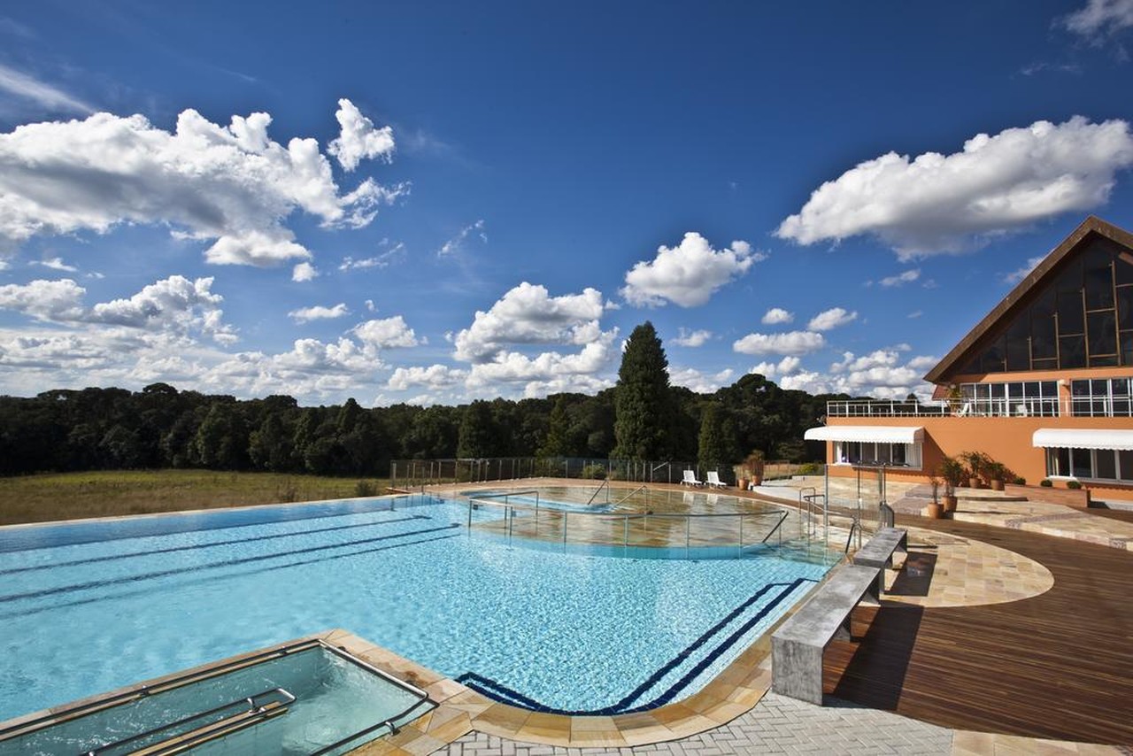 Chalés e Pousadas Românticas no Paraná piscina spa