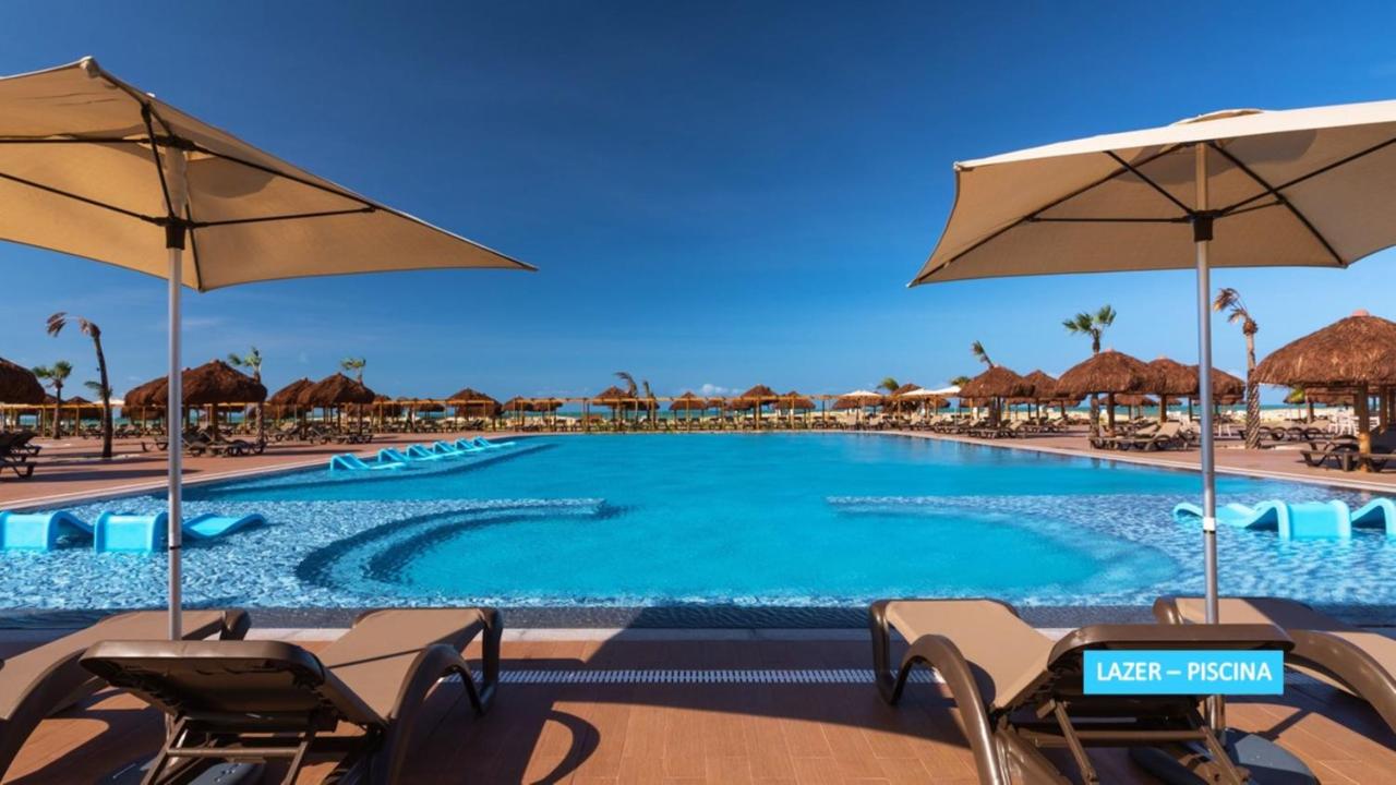 Resorts em Natal piscina mar