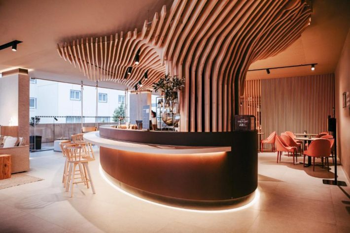 hotel com bar no lounge em fátima