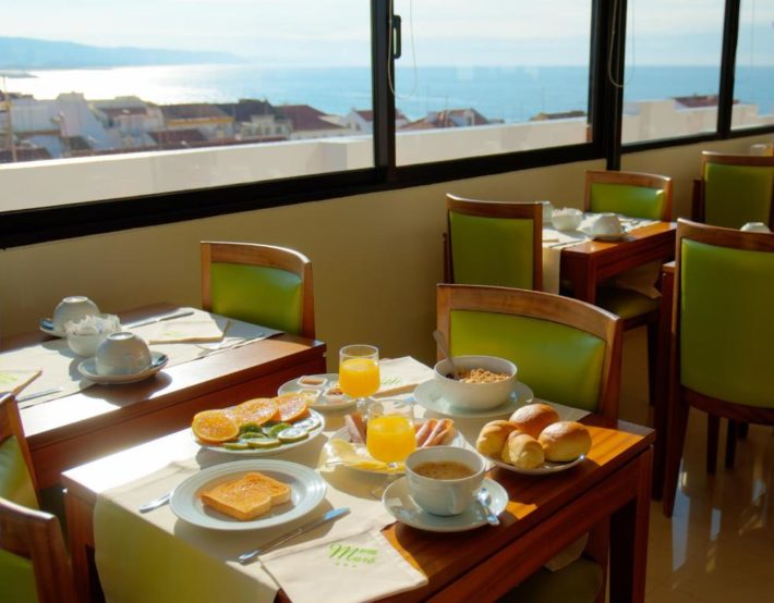 hotel com café da manhã com vista para o mar em nazaré