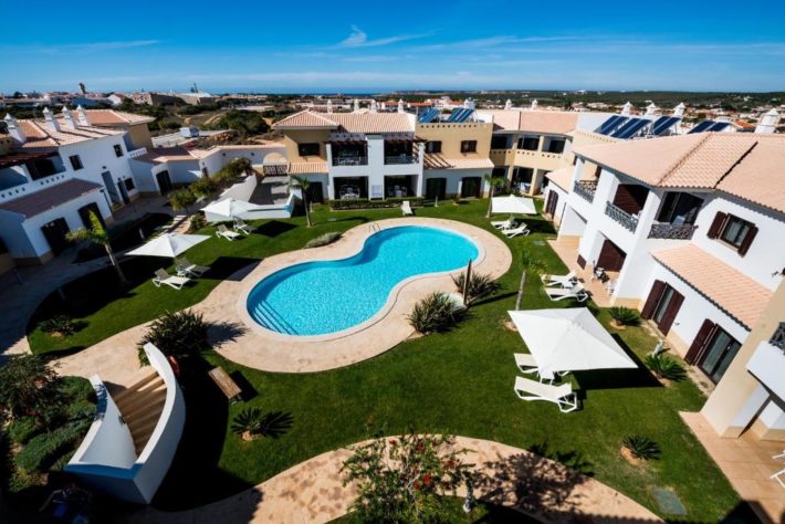 hotel com piscina no centro de sagres na costa vicentina