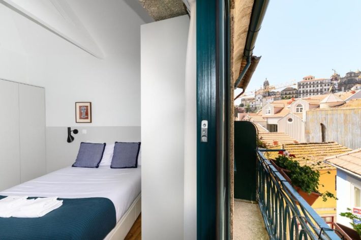 pousada com quarto com varanda no porto