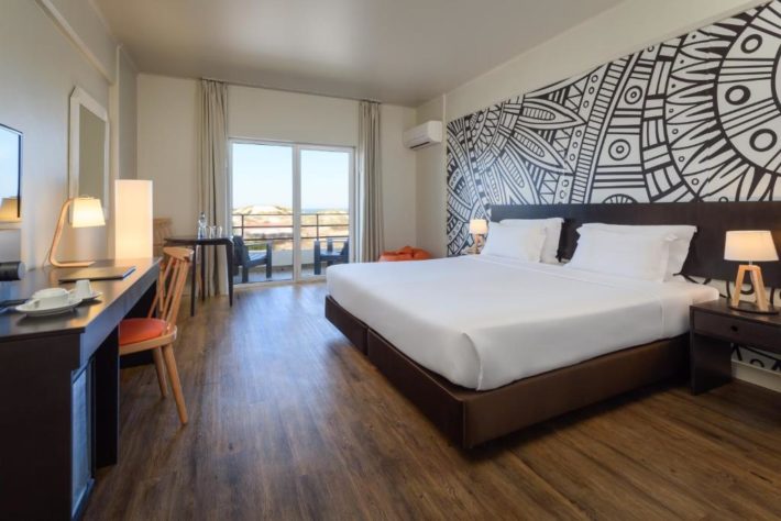hotel com quarto com vista para o mar em peniche