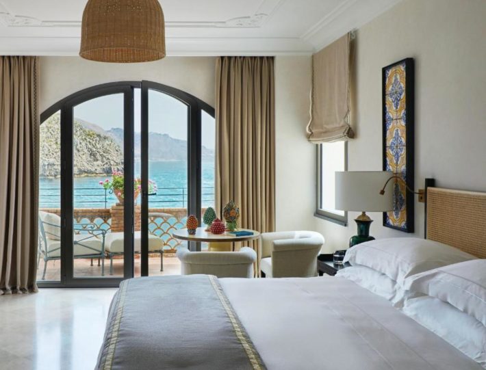 hotel com suíte grande com vista para o mar em taormina