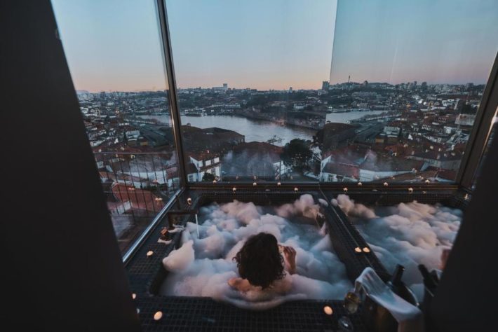 hotel 5 estrelas em porto com vista para a cidade