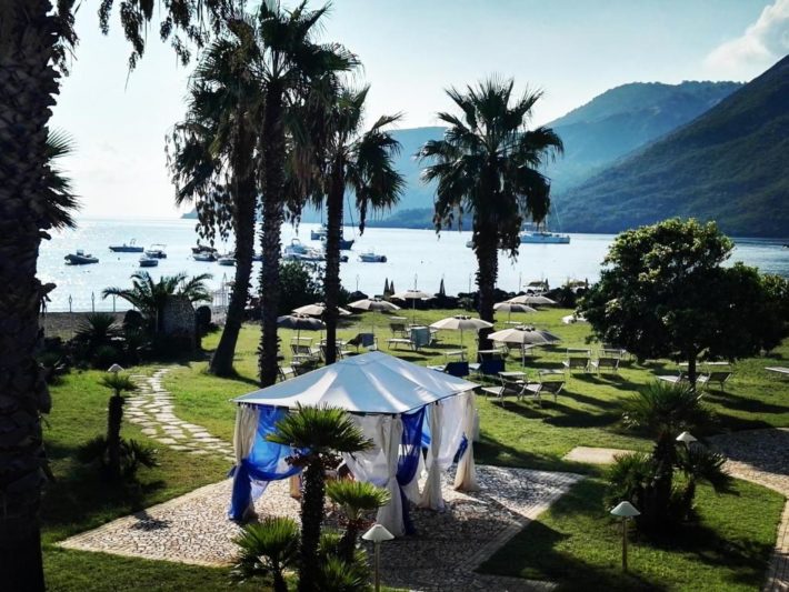 hotel com acesso direto à praia nas ilhas eólias