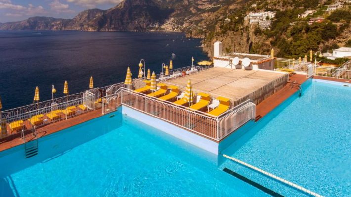 hotel com piscina com vista do mar na costa amalfitana