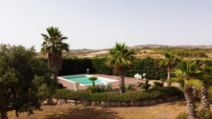 hotel com piscina no interior da sicília