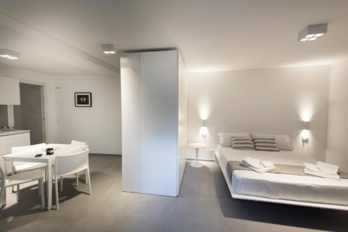 hotel com suíte espaçosa em favignana