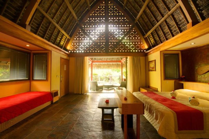 hotel romântico na polinésia francesa com bangalo espaçoso