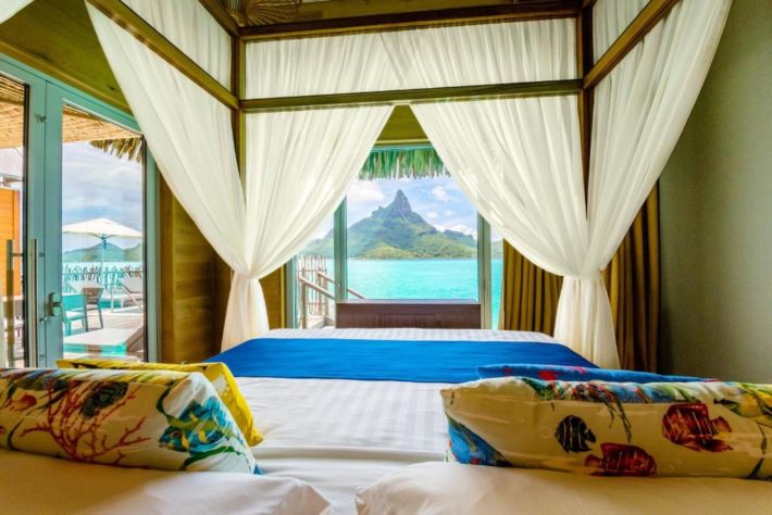 hotel romântico na polinésia francesa com cama king size