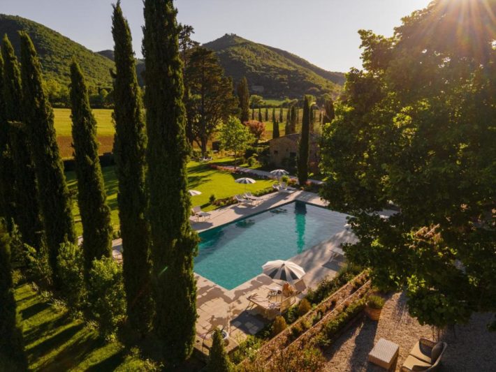 hotel romântico na toscana com jardim e piscina