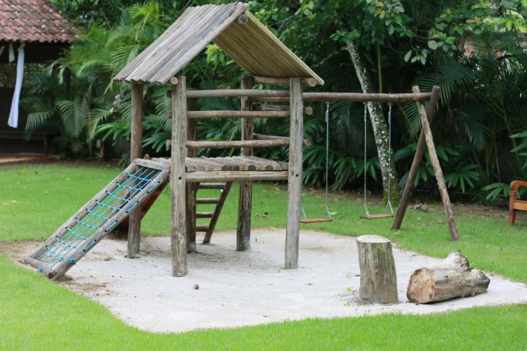 Hotel com playground para crianças em Juquei