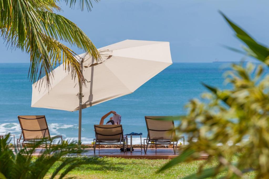 Tome sol no hotel Amora apreciando a praia Maresias. Acomodação Beira-mar.