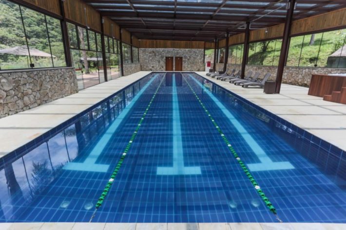 Hotéis e pousadas em Ibiúna com piscina coberta e teto de vidro.