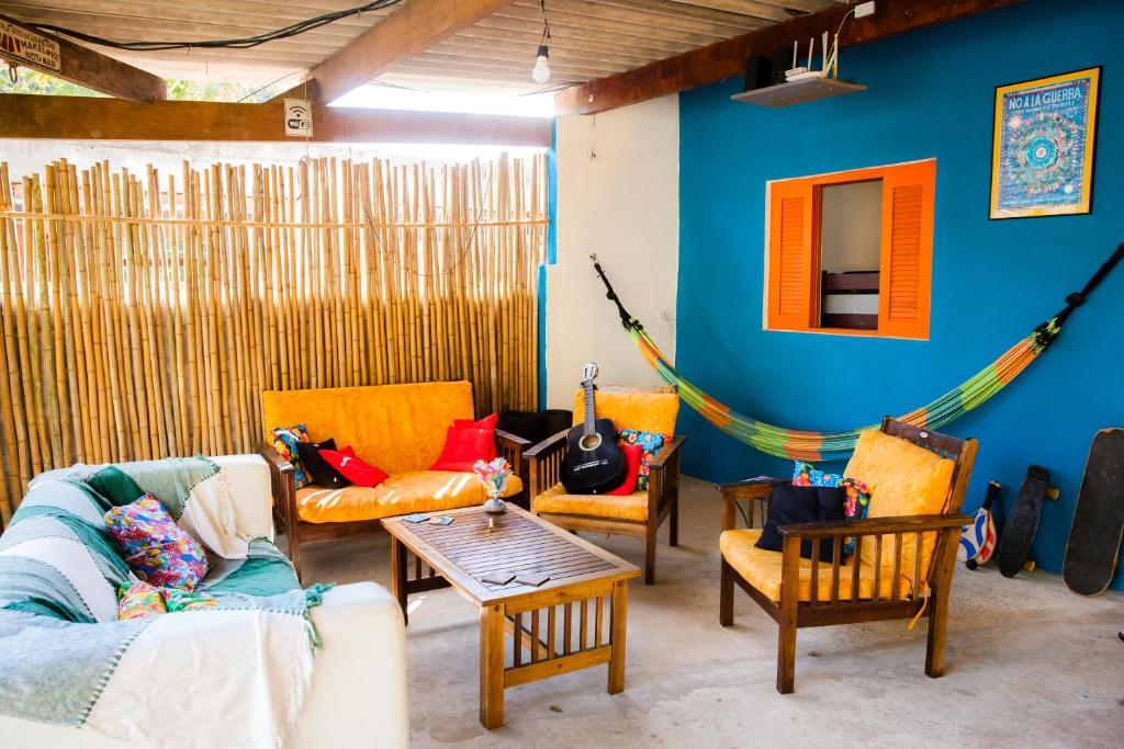 Charmoso e colorido hostel em Ubatuba.