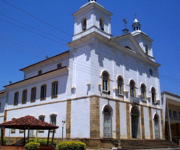 Descubra pousadas em Rio Preto, MG.