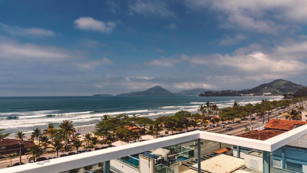 Pousadas beira-mar com pé na areia na Praia Grande em Ubatuba